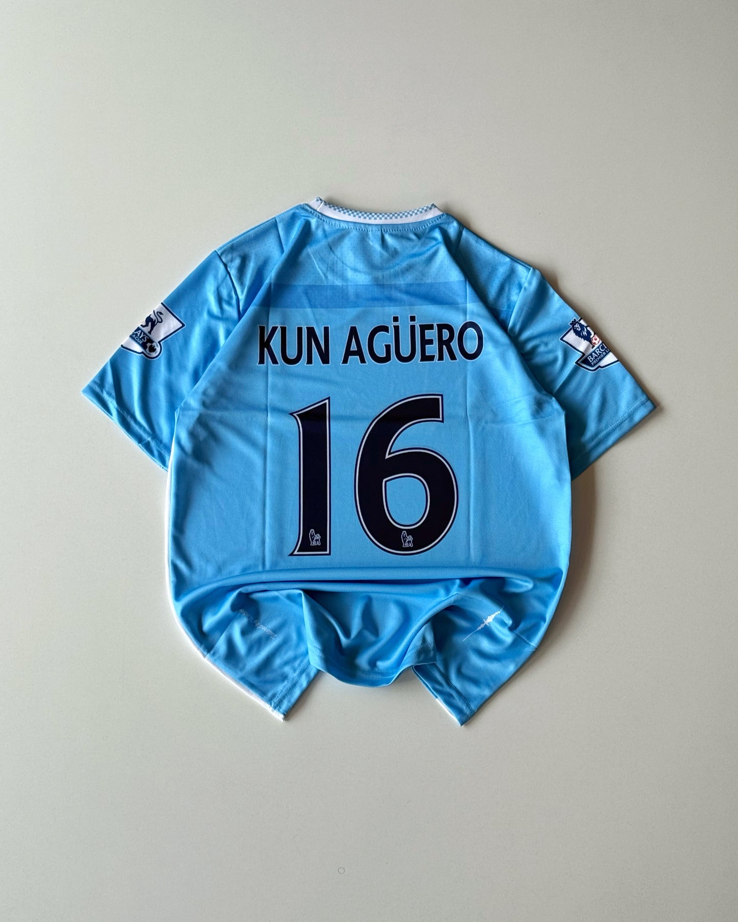 AGUERO MANCHESTER CITY RETRO HOME KIT