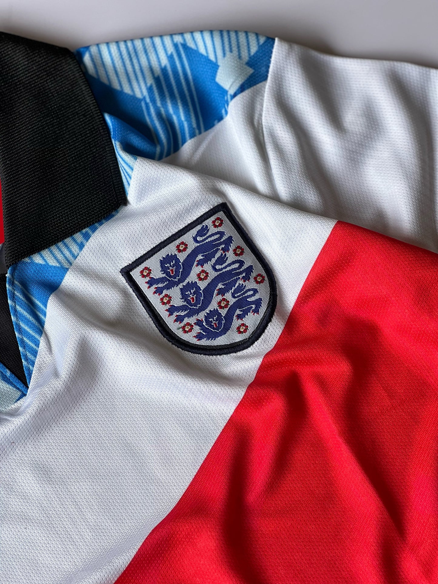 ENGLAND RETRO JERSEY - ICONIC NATIONAL TEAM DESIGN (Embroidery)