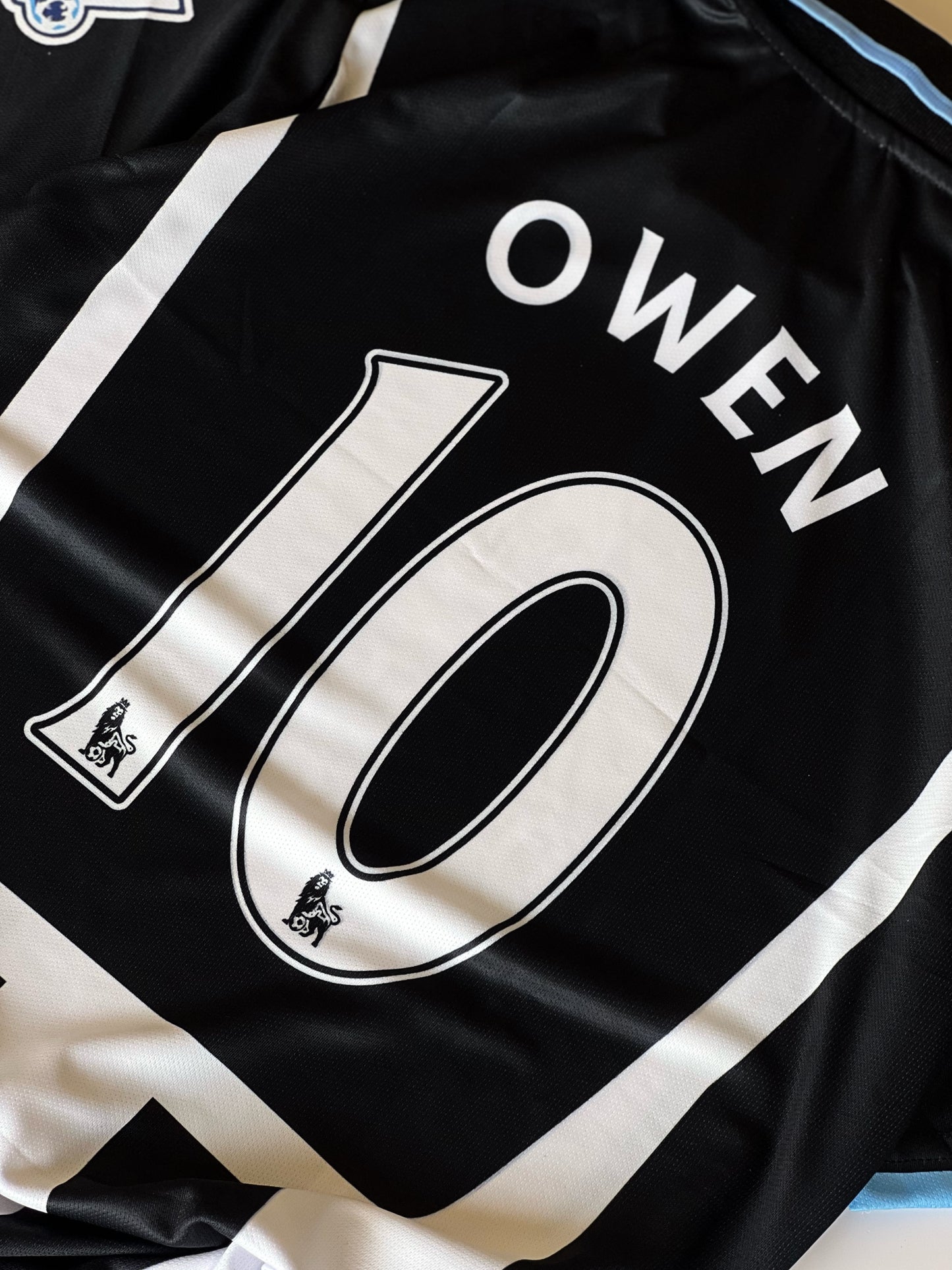 Newcastle Owen Retro Home Jersey - Iconic #10