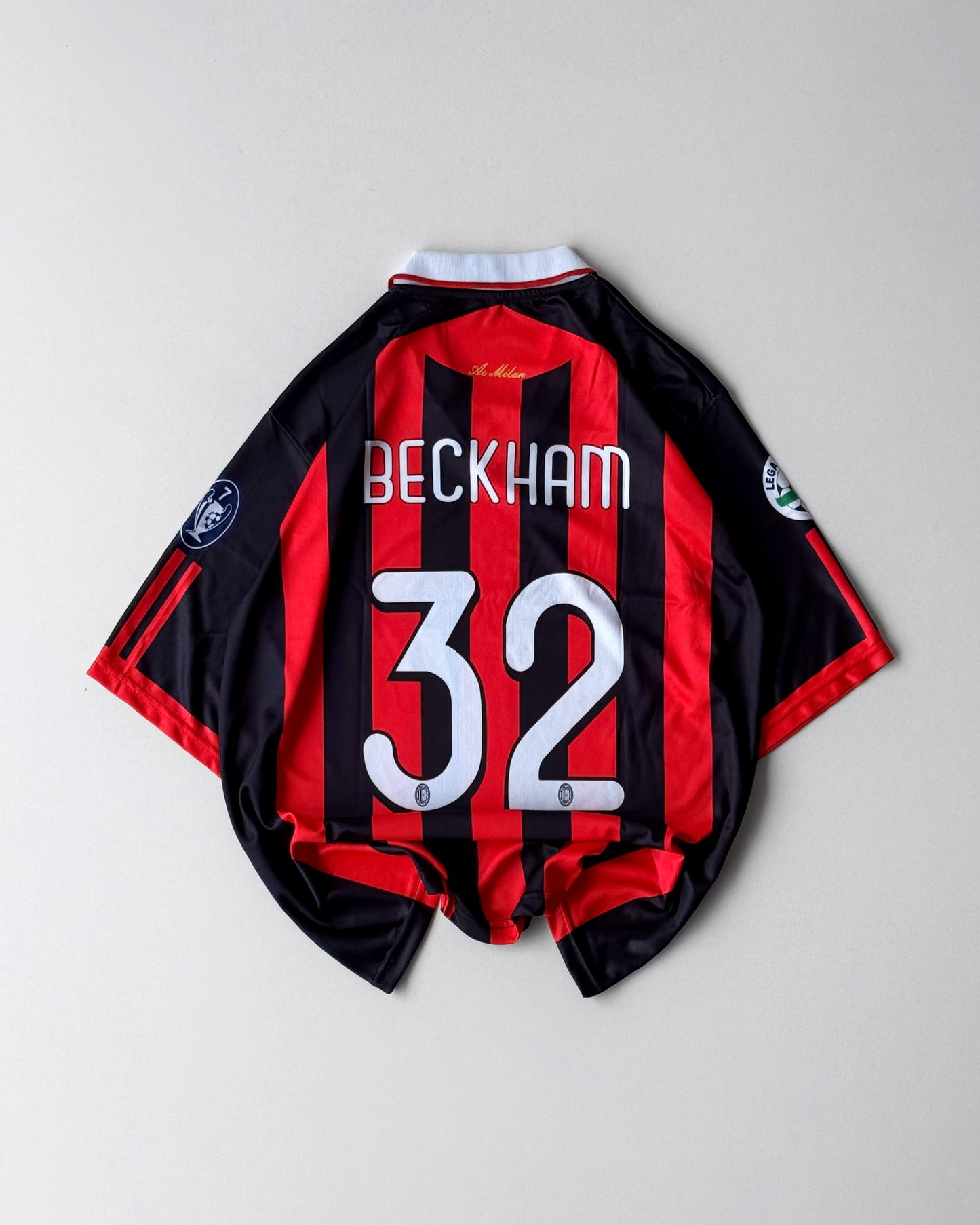 AC MILAN BECKHAM RETRO HOME KIT #32 (Oversized)