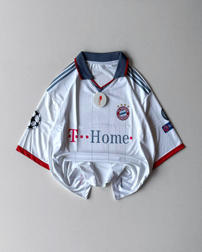 BAYERN MUNICH ROBBEN RETRO AWAY KIT (Oversized)