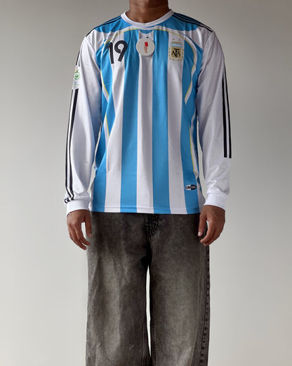 MESSI ARGENTINA #19 HOME DEBUT (full sleeve)
